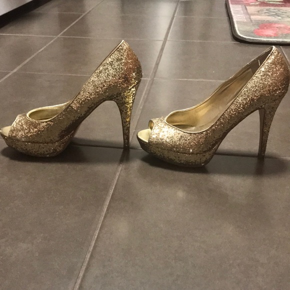 Shoes - Picture 3 of 8